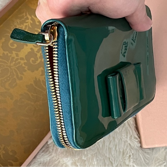 Miu Miu long wallet zipper green ribbon NWOT - Picture 8 of 16